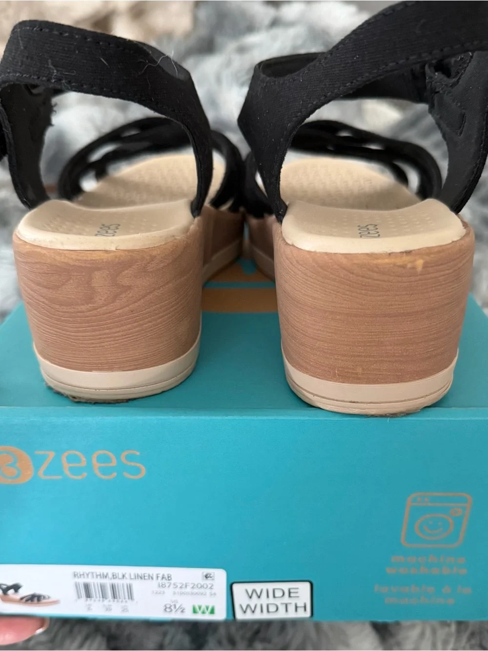 Bzees Women’s Black Strappy Wedge Comfort Sandals Size 8.5W $35